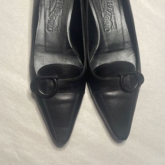 Salvatore Ferragamo Black Leather Low Heeled Pointed Toe Flats sz 8.5 2A Narrow - Picture 16 of 16